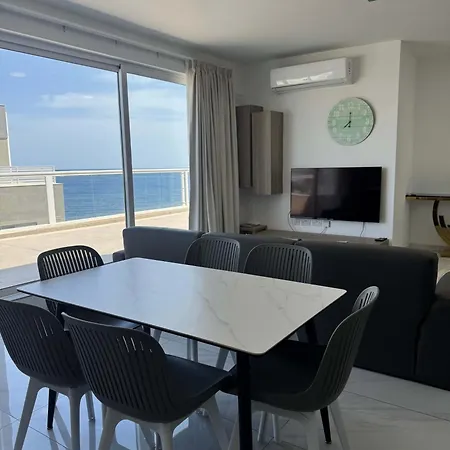 3 Bedrm Penthouse Amazing Views *