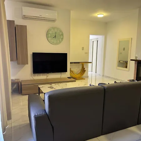 Bright 3br Penthouse With Amazing Views - By Hostmt