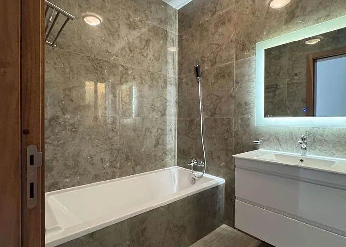 Bright 3br Penthouse With Amazing Views - By Hostmt *