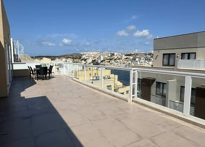 Bright 3br Penthouse With Amazing Views - By Hostmt Lägenhet