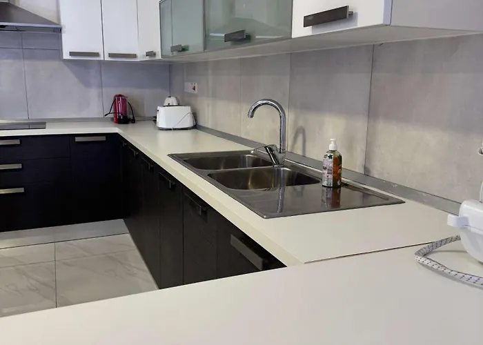 Bright 3br Penthouse With Amazing Views - By Hostmt *