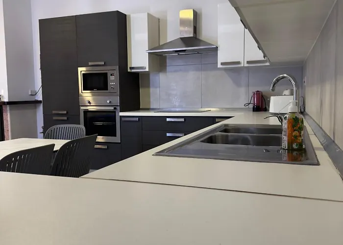 Bright 3br Penthouse With Amazing Views - By Hostmt