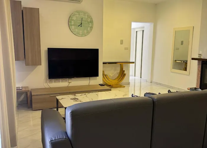 Bright 3br Penthouse With Amazing Views - By Hostmt