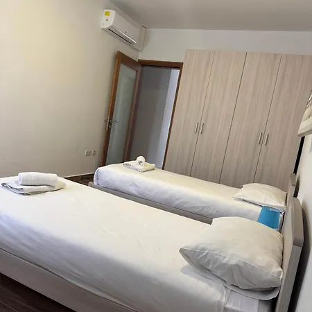 Bright 3br Penthouse With Amazing Views - By Hostmt Apartament