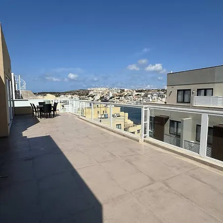 Bright 3br Penthouse With Amazing Views - By Hostmt Apartment